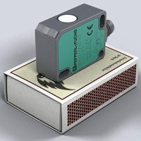 带有频率输出的微型“F77”超声波传感器