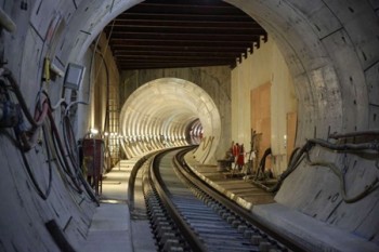 Permanent track installed through Limmo shaft heading towards Canary Wharf_ Photo by Elektrotechnische Werke Fritz Driescher & Söhne GmbH