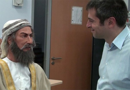 人形机器人讲阿拉伯